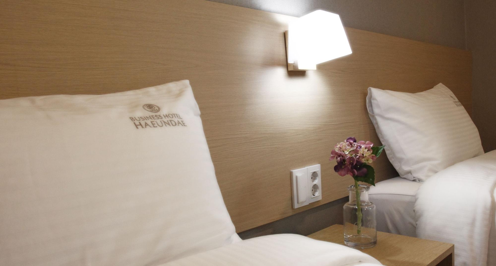Business Hotel Haeundae S Busan Bagian luar foto