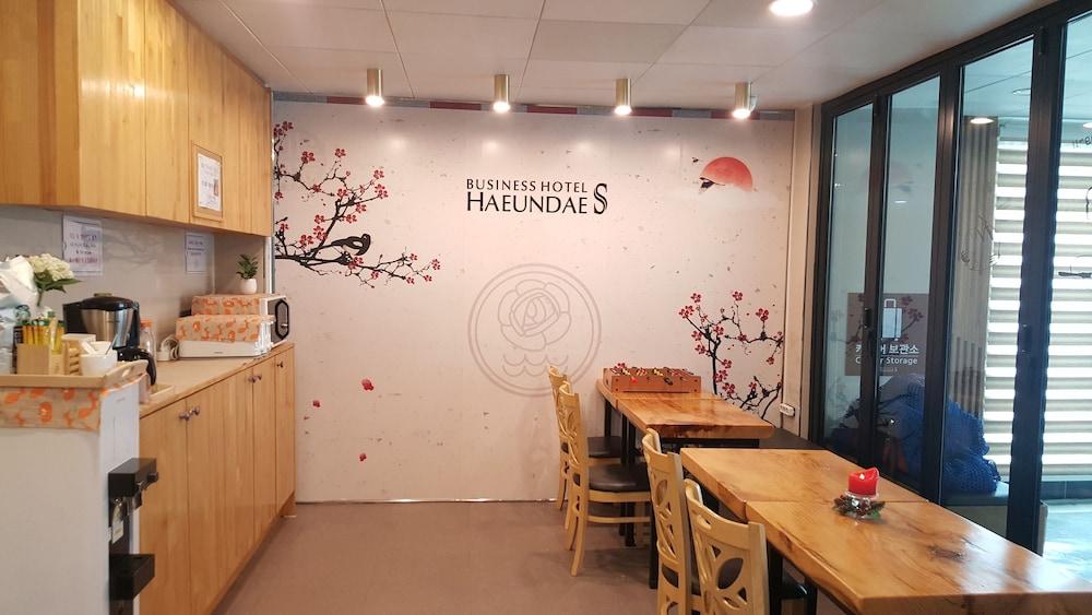 Business Hotel Haeundae S Busan Bagian luar foto