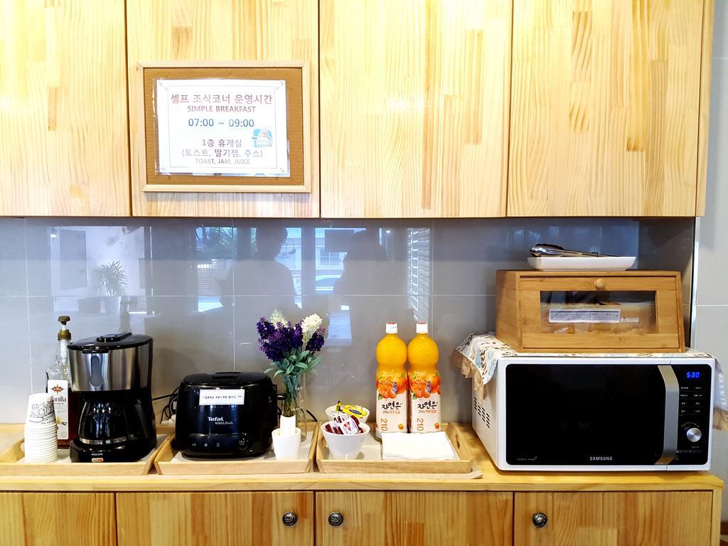Business Hotel Haeundae S Busan Bagian luar foto