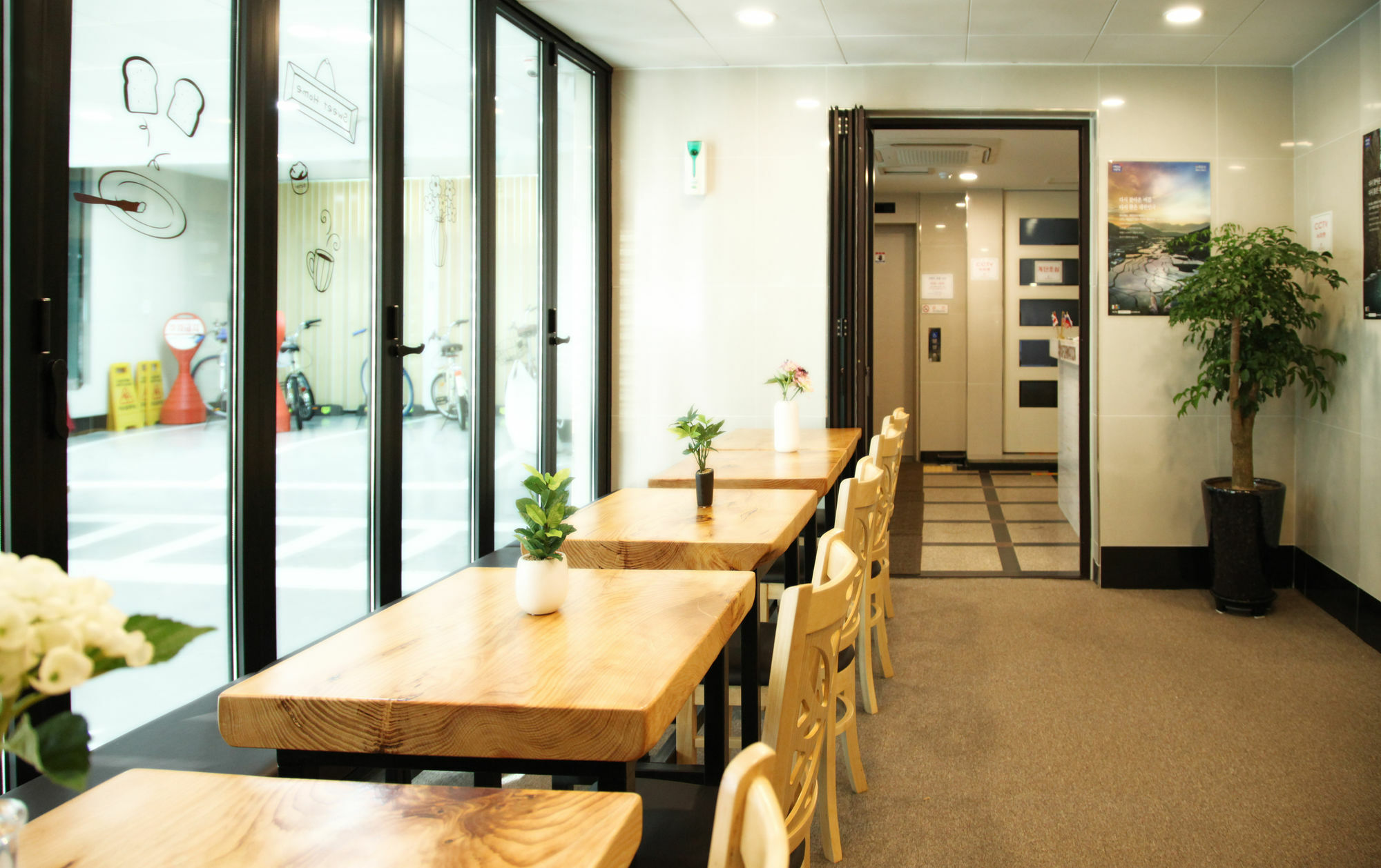 Business Hotel Haeundae S Busan Bagian luar foto