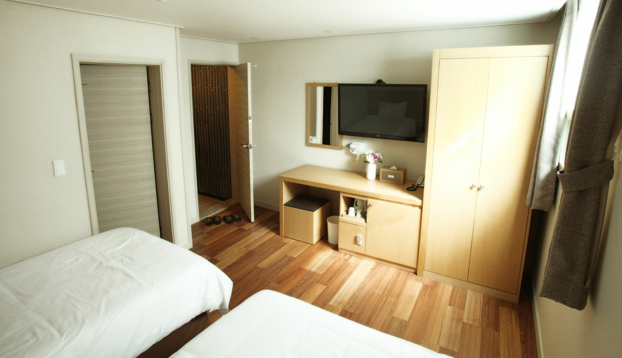 Business Hotel Haeundae S Busan Bagian luar foto